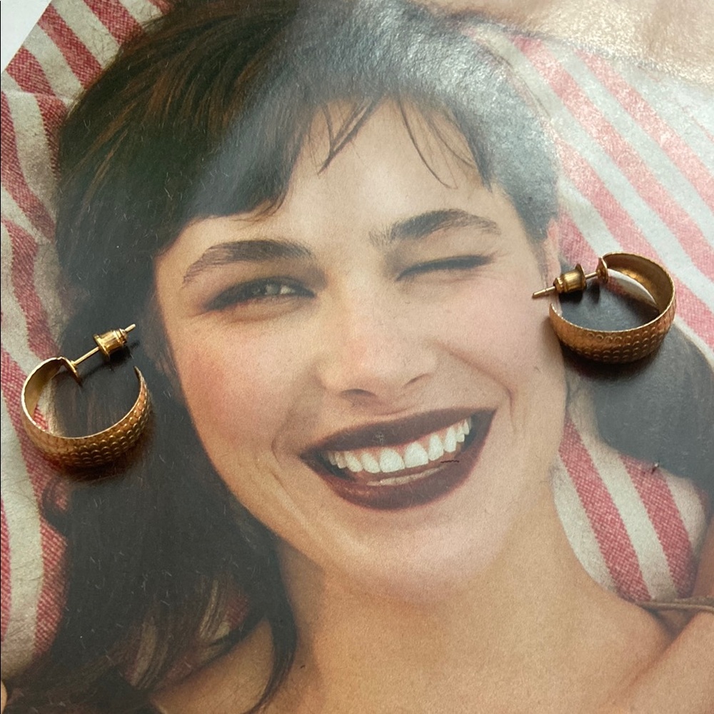 5/$10❤️❤️❤️NEW Elegant Gold Hoop Pierced Earrings